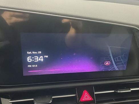 Used 2025 Kia Niro EX image 28
