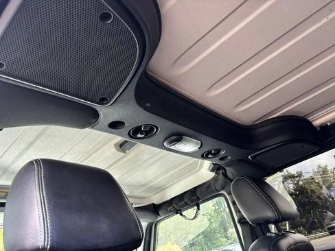 Used 2017 Jeep Wrangler Unlimited Sahara AWD/4WD image 17