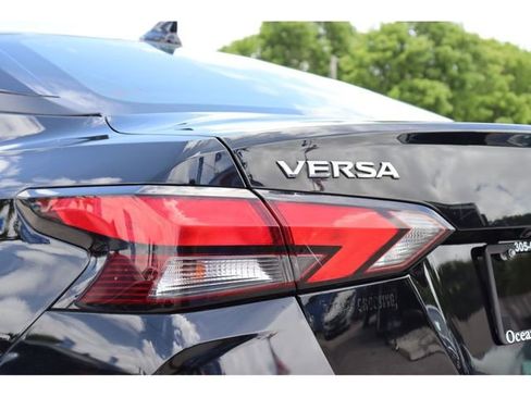 Used 2021 Nissan Versa SV image 11