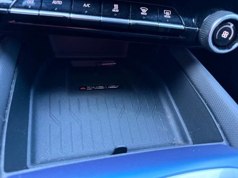 Used 2025 Chevrolet Equinox EV LT image 36