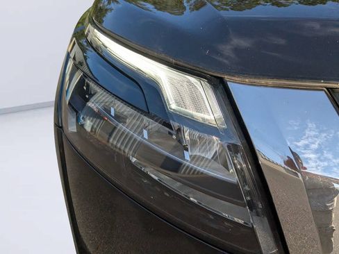 Used 2023 Nissan Pathfinder SV FWD image 9