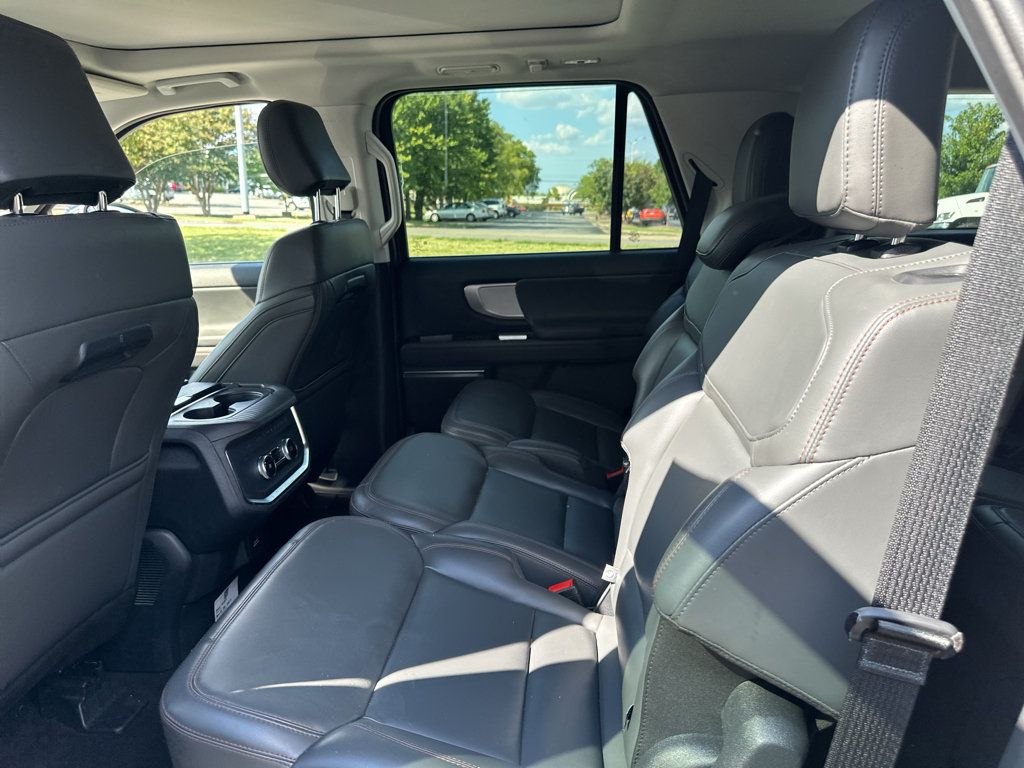 Used 2025 Ford Expedition Active AWD/4WD image 18