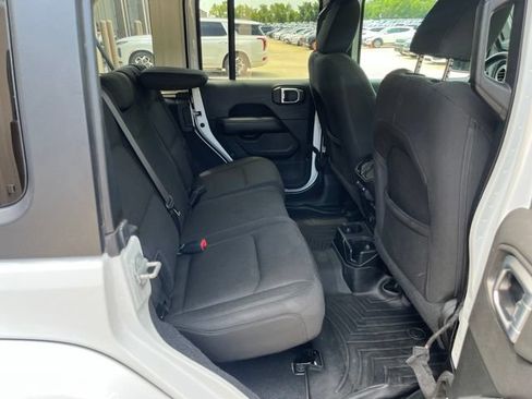 Used 2020 Jeep Wrangler Unlimited Sahara AWD/4WD image 15