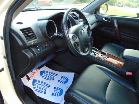 Used 2012 Toyota Highlander Limited w/ Tow Pkg FWD image 31