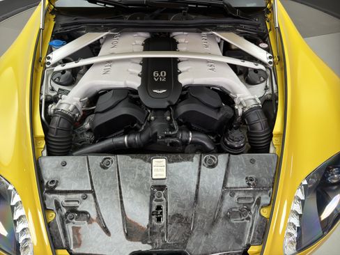 Used 2015 Aston Martin V12 Vantage S RWD image 21