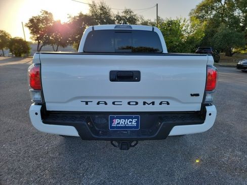 Used 2021 Toyota Tacoma TRD Sport w/ Technology Package AWD/4WD image 6