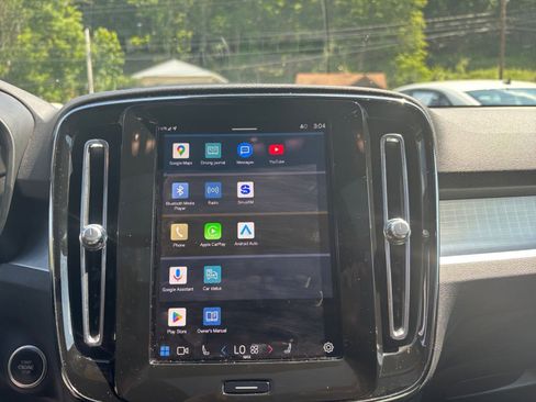 Used 2024 Volvo XC40 B5 Core image 22