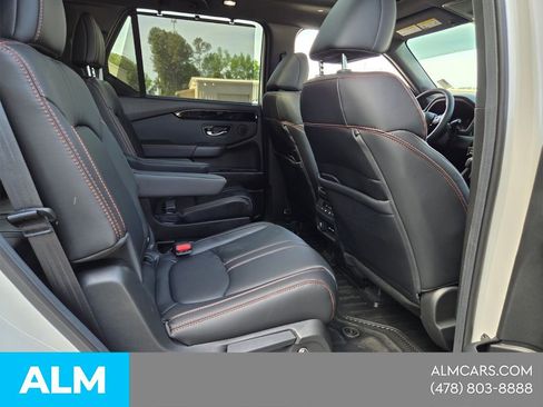 Used 2025 Honda Pilot TrailSport image 18