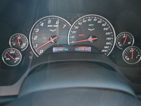 Used 2006 Chevrolet Corvette Coupe w/ Performance Package image 20