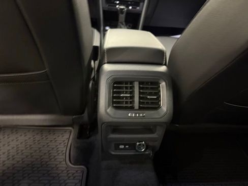 Used 2022 Volkswagen Tiguan SE R-Line image 17