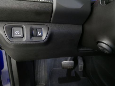 Used 2023 GMC Acadia SLT w/ Preferred Package image 26