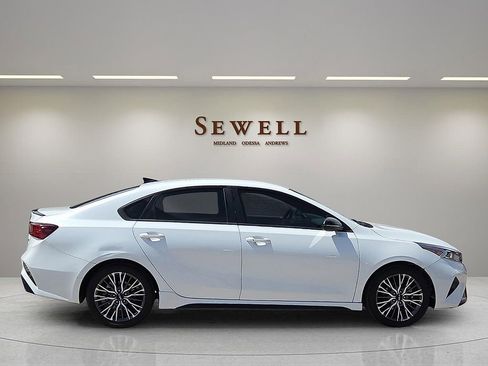 Used 2023 Kia Forte GT-Line w/ GT-Line Technology Package FWD image 5