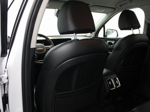 Used 2024 Kia Sorento S image 18