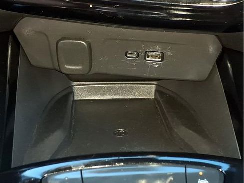 Used 2025 Chevrolet Trax RS w/ Sunroof Package FWD image 22