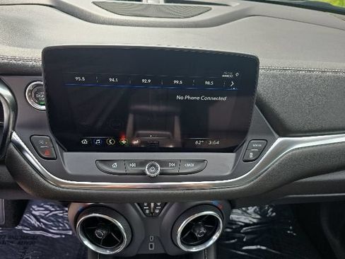 Used 2025 Chevrolet Blazer LT FWD image 17