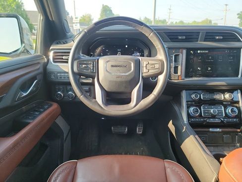 Used 2023 GMC Yukon XL Denali Ultimate image 11