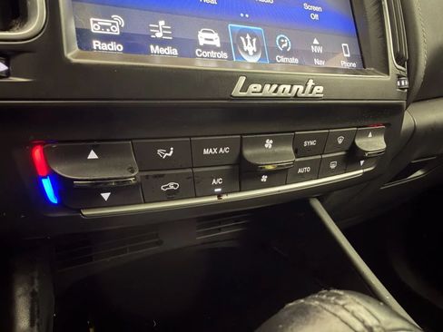 Used 2018 Maserati Levante GranSport AWD/4WD image 29