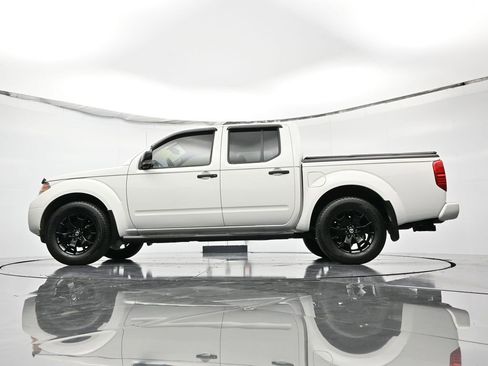 Used 2021 Nissan Frontier SV w/ Midnight Edition Floor Mats image 48