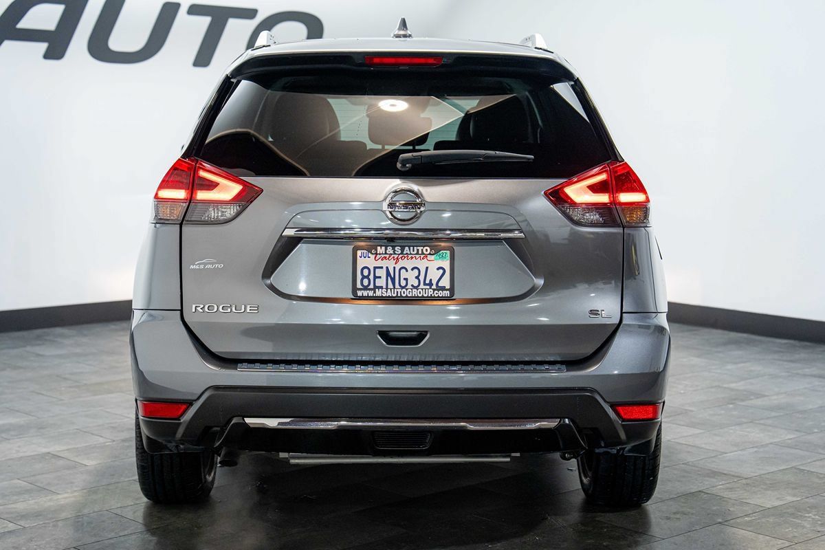 Used 2018 Nissan Rogue SL w/ Premium Package FWD image 3