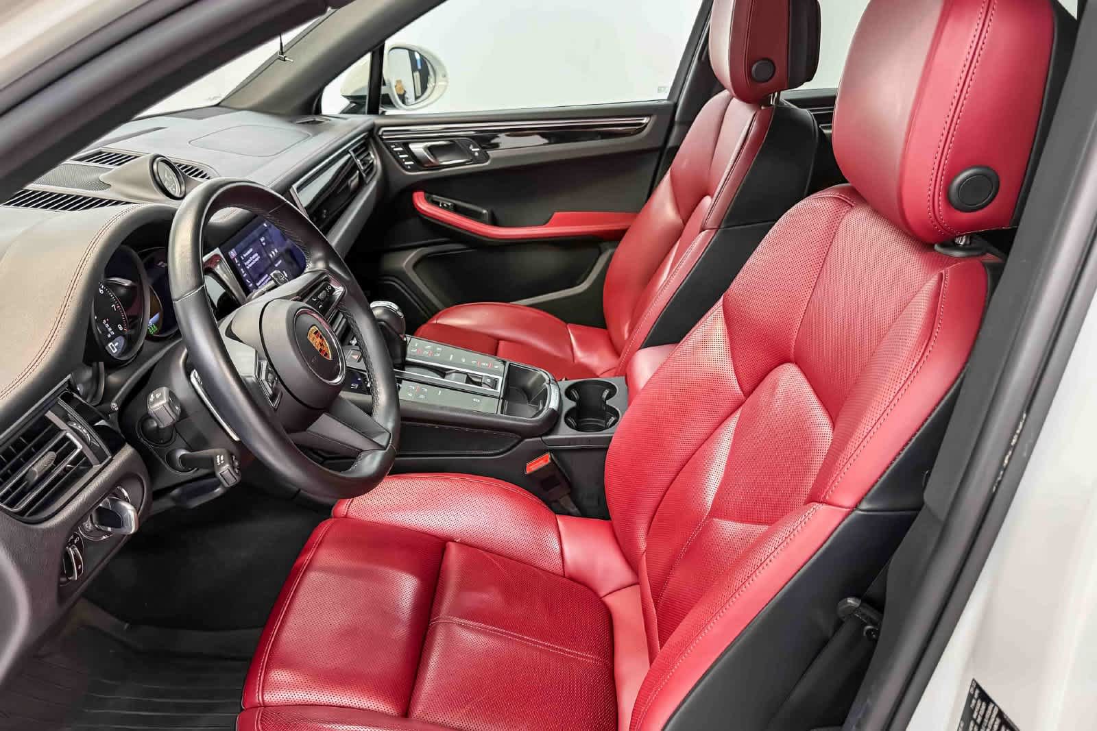 Certified 2023 Porsche Macan AWD/4WD image 23