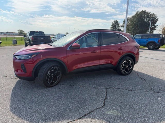 Used 2026 Ford Escape Platinum w/ Premium Technology Package AWD/4WD image 8