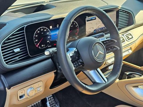 Certified 2025 Mercedes-Benz GLS 580 4MATIC image 16