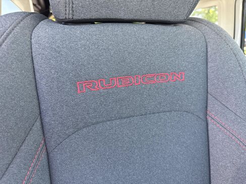Used 2025 Jeep Wrangler Unlimited Rubicon AWD/4WD image 29