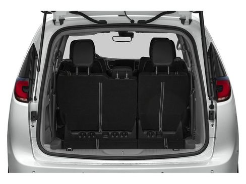 Used 2024 Chrysler Pacifica Touring-L image 11