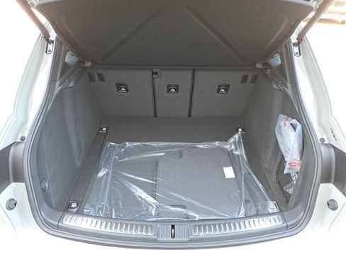 Used 2026 Porsche Macan AWD/4WD image 15