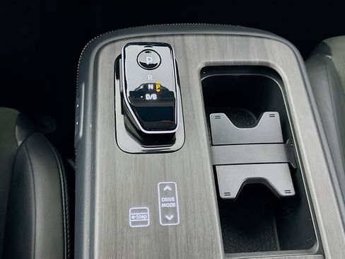 Used 2023 Nissan Ariya AWD image 25