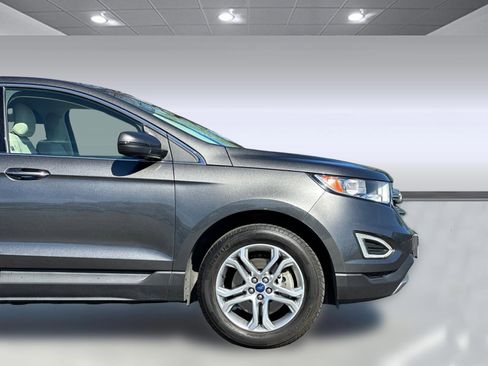 Used 2018 Ford Edge Titanium image 21