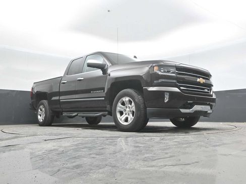 Used 2018 Chevrolet Silverado 1500 LTZ Z71 w/ LTZ Plus Package AWD/4WD image 28