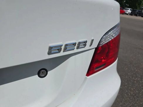 Used 2010 BMW 528i xDrive Sedan AWD/4WD image 11