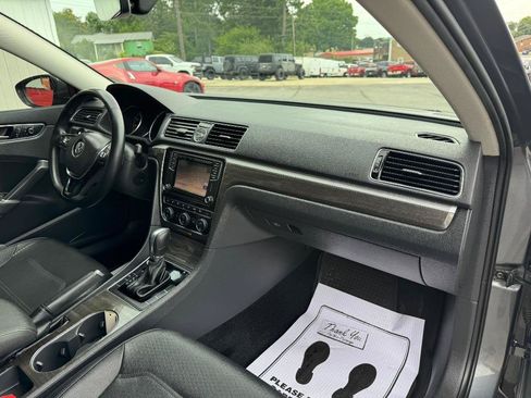 Used 2017 Volkswagen Passat 1.8T SE FWD image 29