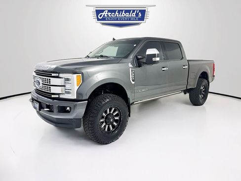 Used 2019 Ford F350 Platinum w/ Platinum Ultimate Package AWD/4WD image 3