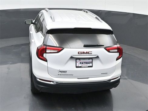 Used 2024 GMC Terrain SLT image 39