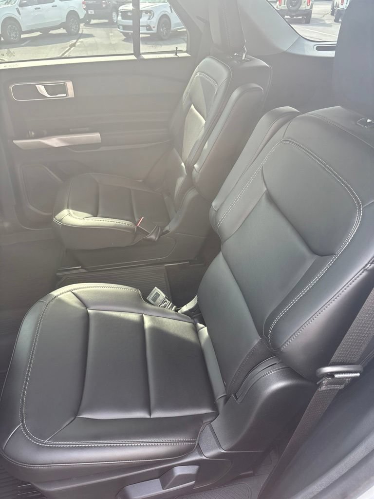 Used 2024 Ford Explorer XLT w/ Equipment Group 202A AWD/4WD image 16