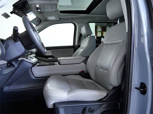 Certified 2025 Ford Expedition Active image 18