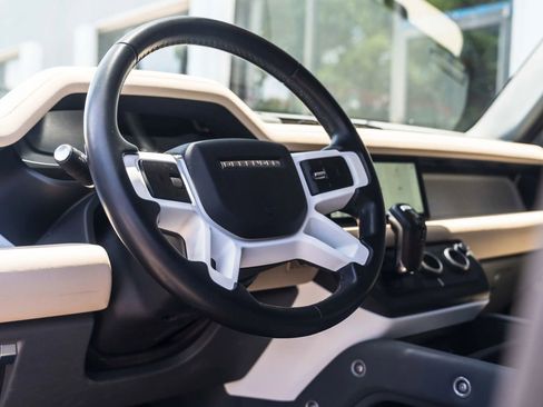 Used 2023 Land Rover Defender 110 S image 37