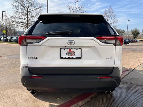 Used 2025 Toyota RAV4 XLE image 7