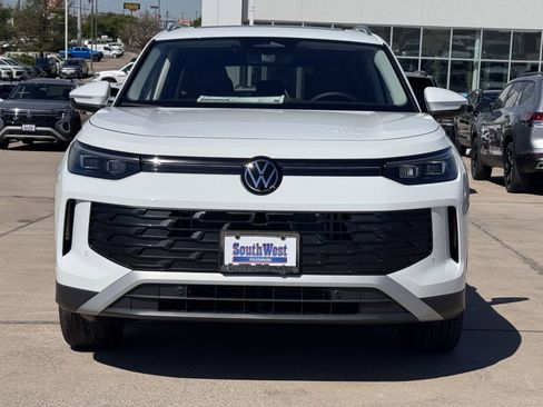 New 2026 Volkswagen Tiguan SE FWD image 10