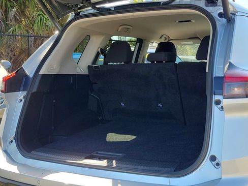 Certified 2025 Nissan Rogue SV FWD image 18