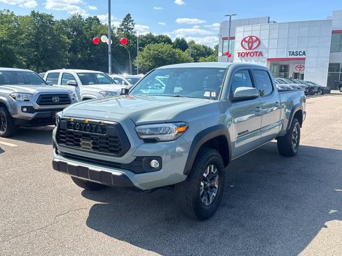 Used 2023 Toyota Tacoma TRD Off-Road w/ Technology Package AWD/4WD image 3