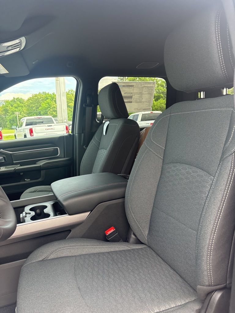 New 2026 RAM 3500 Big Horn AWD/4WD image 15