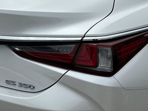 Used 2025 Lexus ES 350 w/ Premium Package FWD image 7