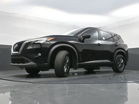 Used 2023 Nissan Rogue S image 23