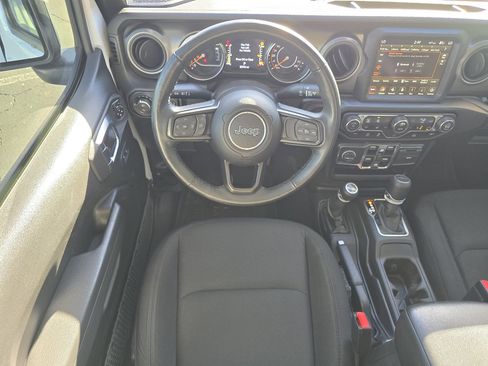Used 2022 Jeep Gladiator Sport image 32
