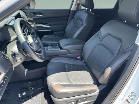 Certified 2025 Nissan Pathfinder Platinum w/ Cargo Package image 21