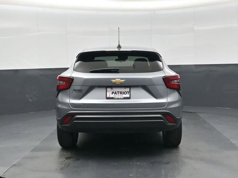 Used 2025 Chevrolet Trax LS w/ LS Convenience Package FWD image 5