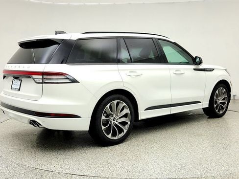 Used 2025 Lincoln Aviator 2WD w/ Jet Appearance Package image 5